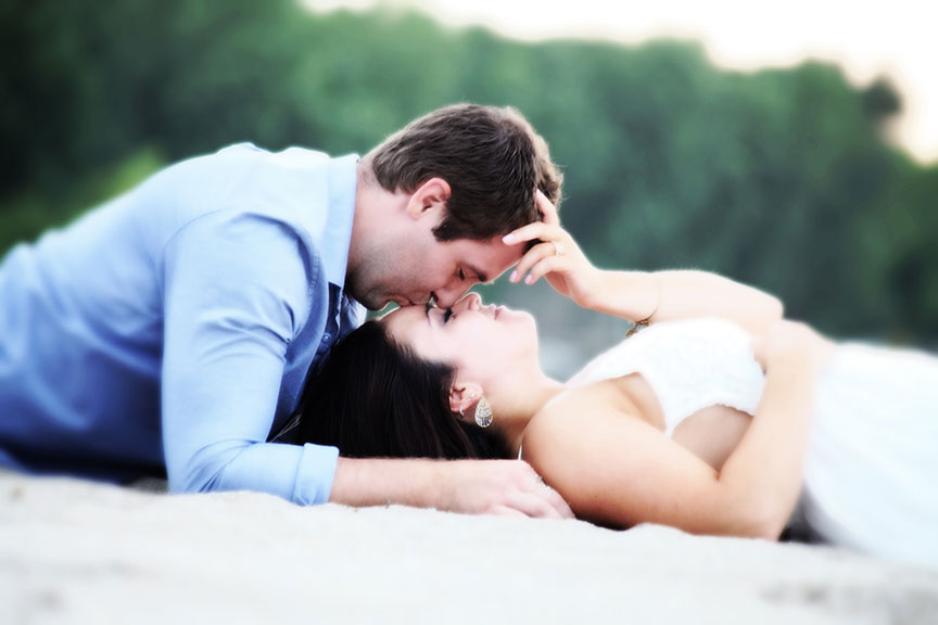 toledo wedding photographer that includes engagement photos with his packages