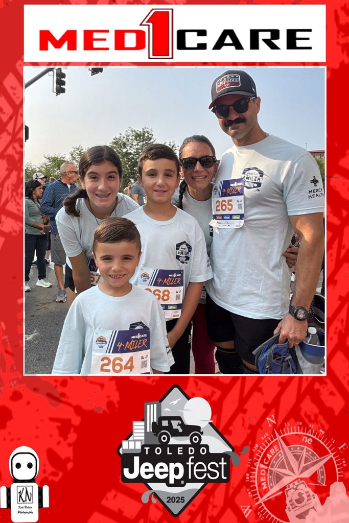 Family posing for photo at the 4-miler race sponsored by Med1Care at Toledo Jeep Fest