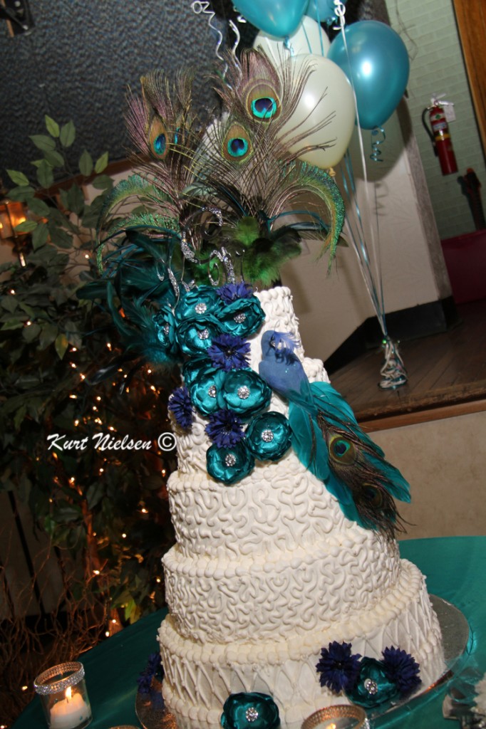 Peacock feathers on Wedding Cake