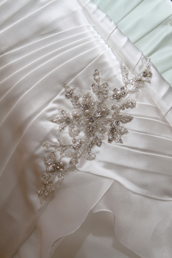 details of the wedding dress