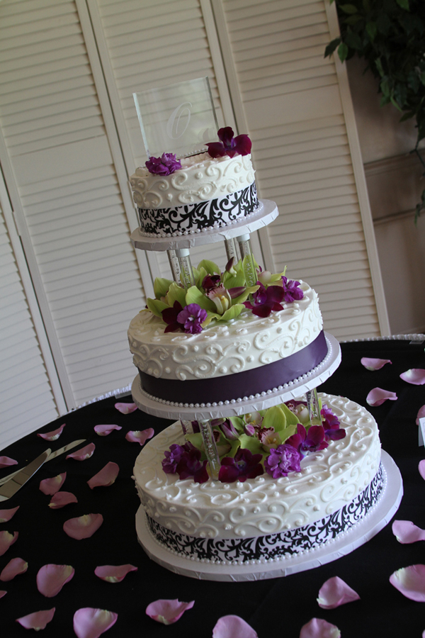 black and white tiered wedding cake