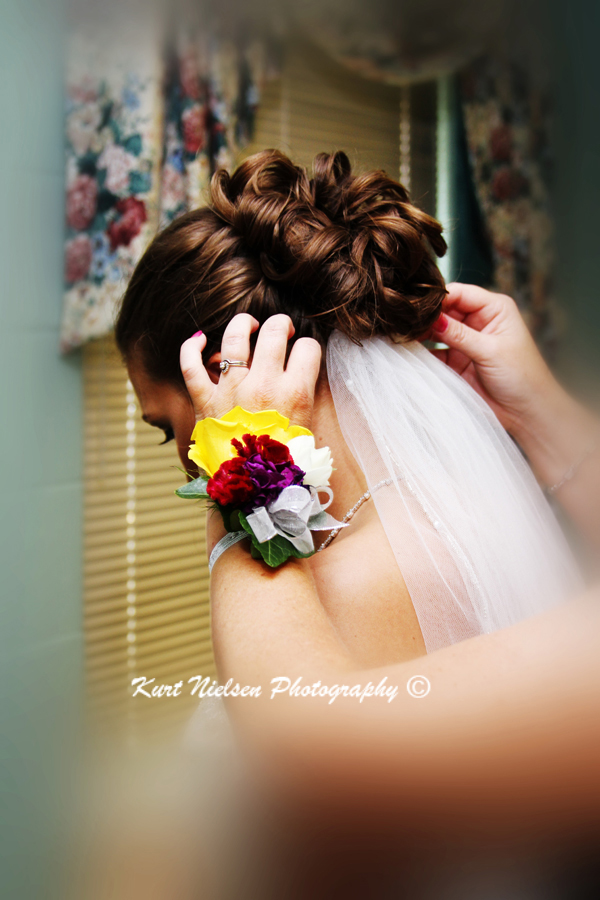 attaching wedding veil to bride's hair