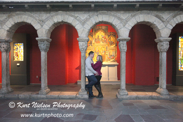 engagement photos inside the toledo museum of art