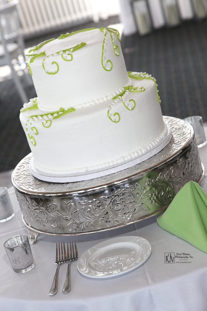 thrush bakery wedding cake