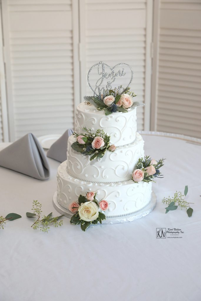 eston's bakery wedding cake at Tamaron Country Club