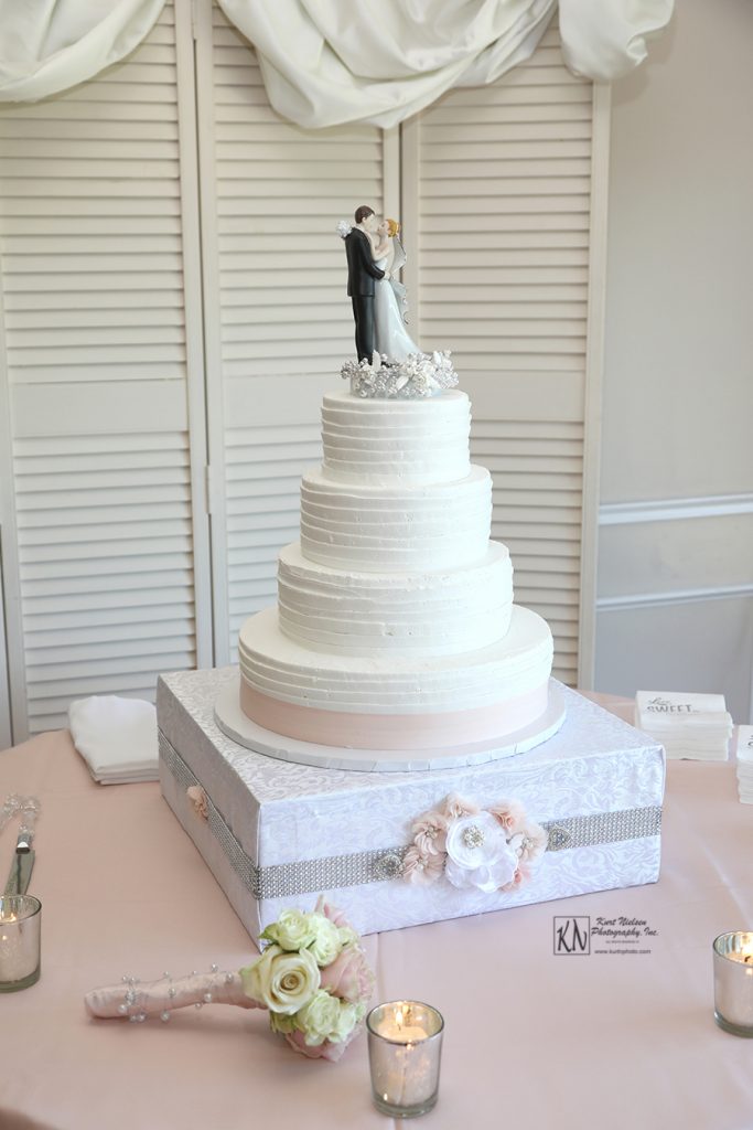 classic 4 tier wedding cake from Eston's Bakery in Toledo Ohio