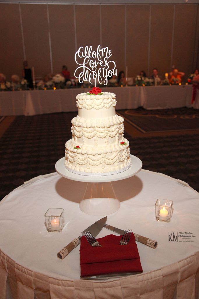wedding cake from wixie bakery in Toledo Ohio