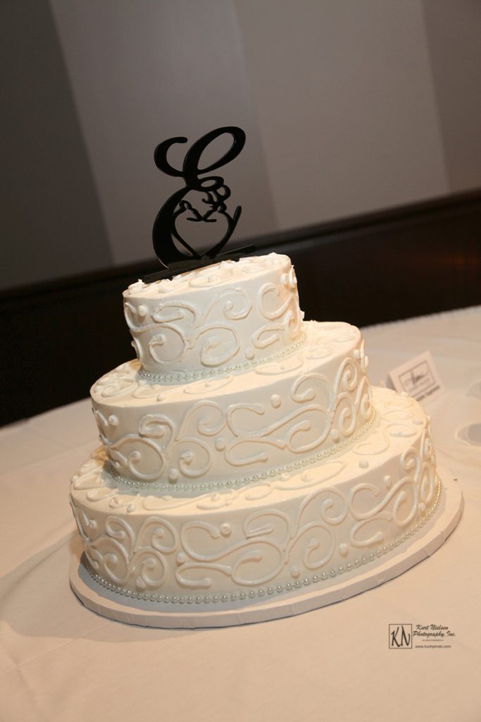 classic wedding cake from Eston's Bakery