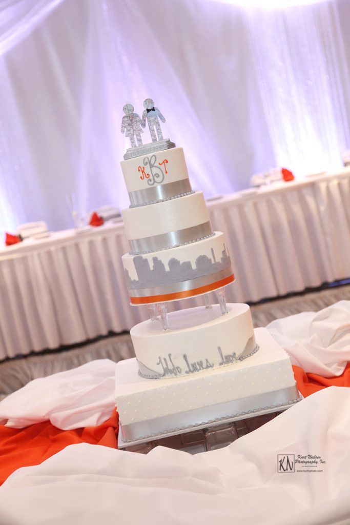 toledo skyline wedding cake from Cakes by Stephanie